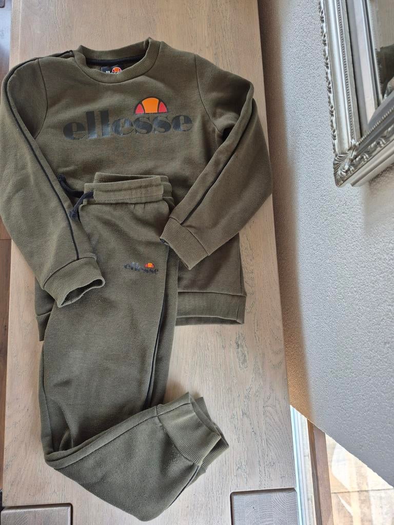 Ellesse Jongens  Sweatshirt en Joggingbroek  Khaki maat 116, Kinderen en Baby's, Kinderkleding | Maat 116, Gebruikt, Ophalen of Verzenden