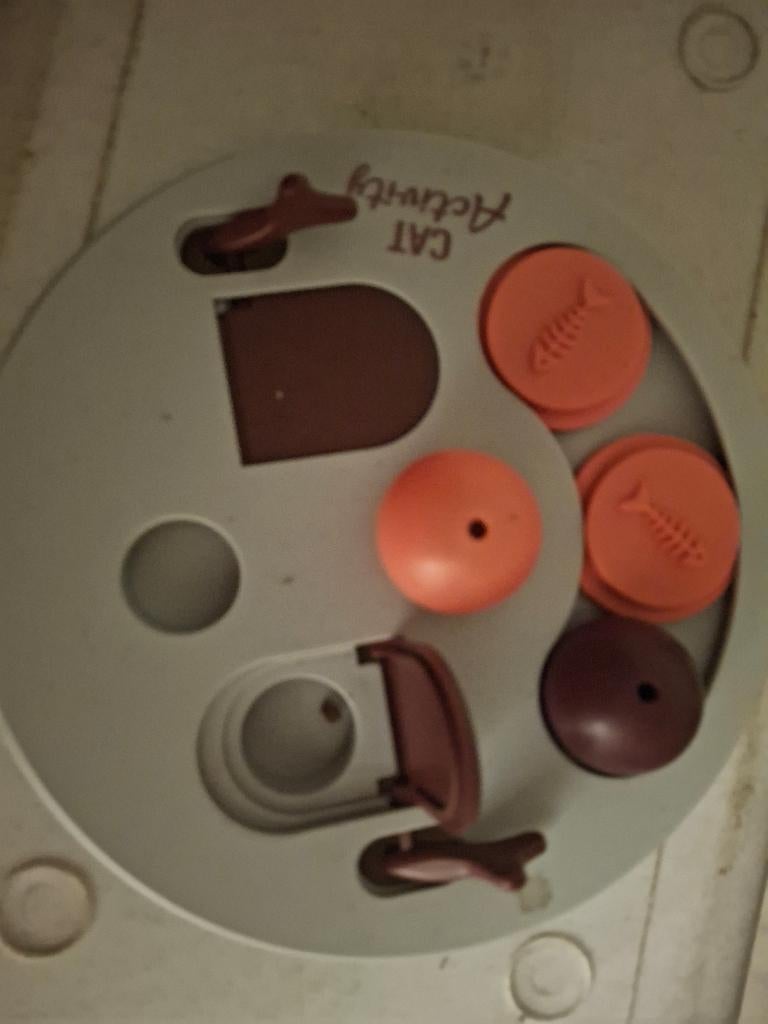 Kattenspeelgoed met voer, Dieren en Toebehoren, Kattenspeelgoed, Ophalen, Zo goed als nieuw, Intelligentiespeelgoed