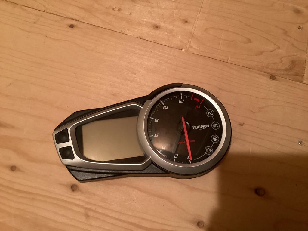 Boordcomputer Street Triple 675 (2014), Ophalen