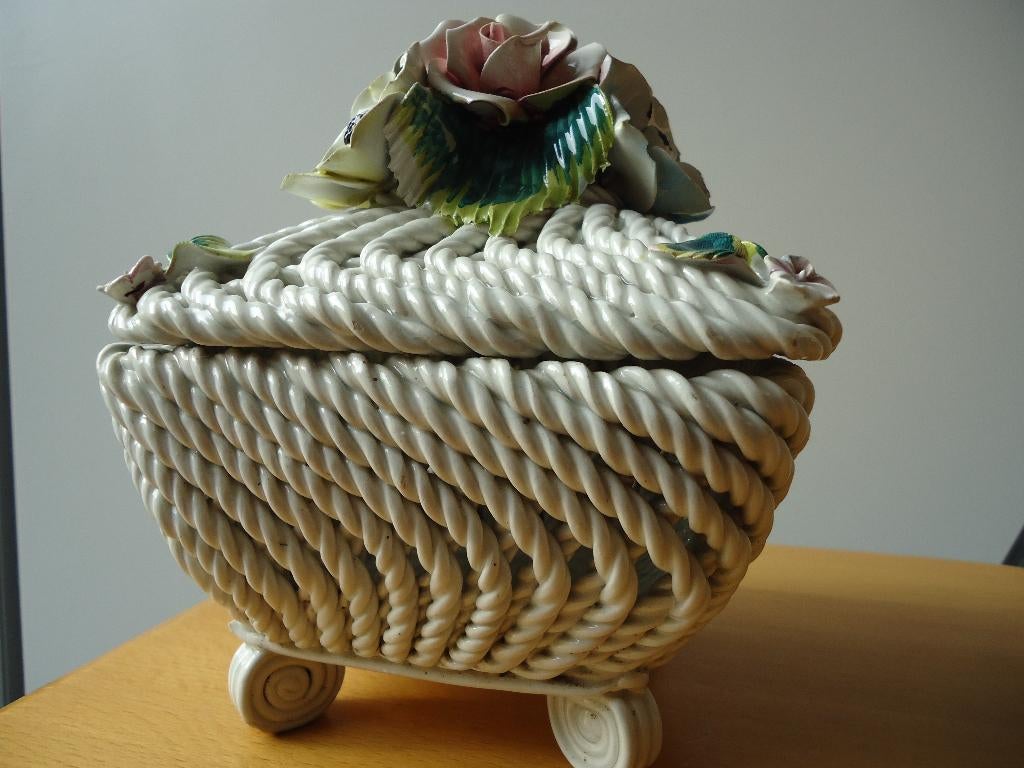 antiek BASSANO porselein mand doos faïence handvlechtwerk, Antiek en Kunst, Ophalen of Verzenden