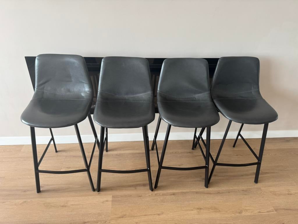 4x barkruk grijs leer zwart metalen frame, Huis en Inrichting, Barkrukken, Ophalen, 60 tot 90 cm, Leer, Zo goed als nieuw