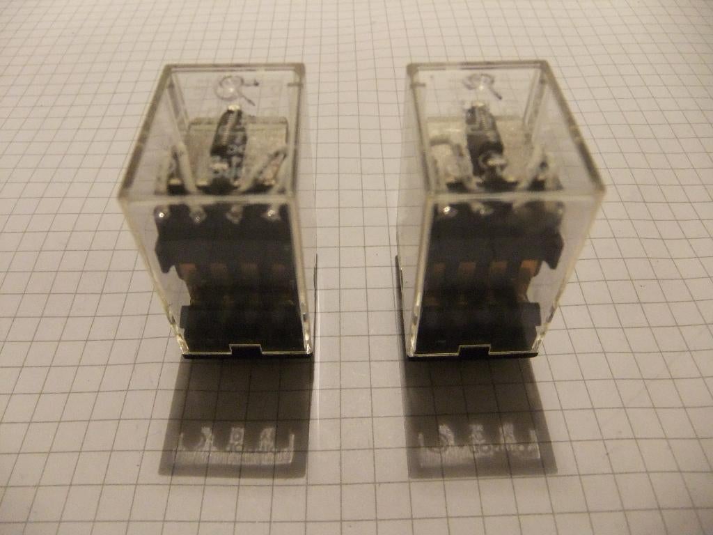 Relais OMRON MY4-02 6 VDC, Ophalen of Verzenden, Gebruikt