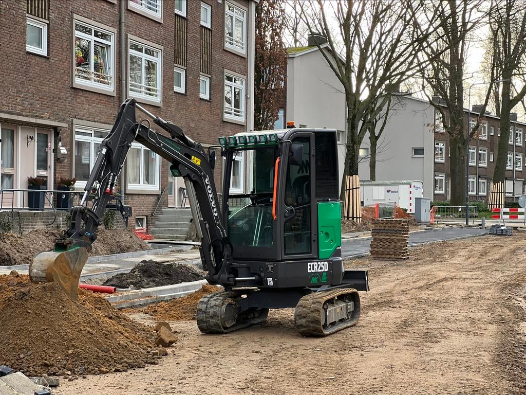 Minigraver met machinist 24/7, Diensten en Vakmensen, Tuinmannen en Stratenmakers, Garantie, Tuinontwerp