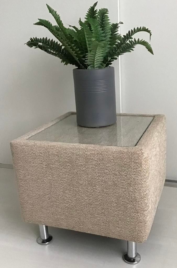 Hocker, bijzettafeltje, poef met glasplaat, Vierkant, Minder dan 50 cm, Ophalen of Verzenden, Zo goed als nieuw