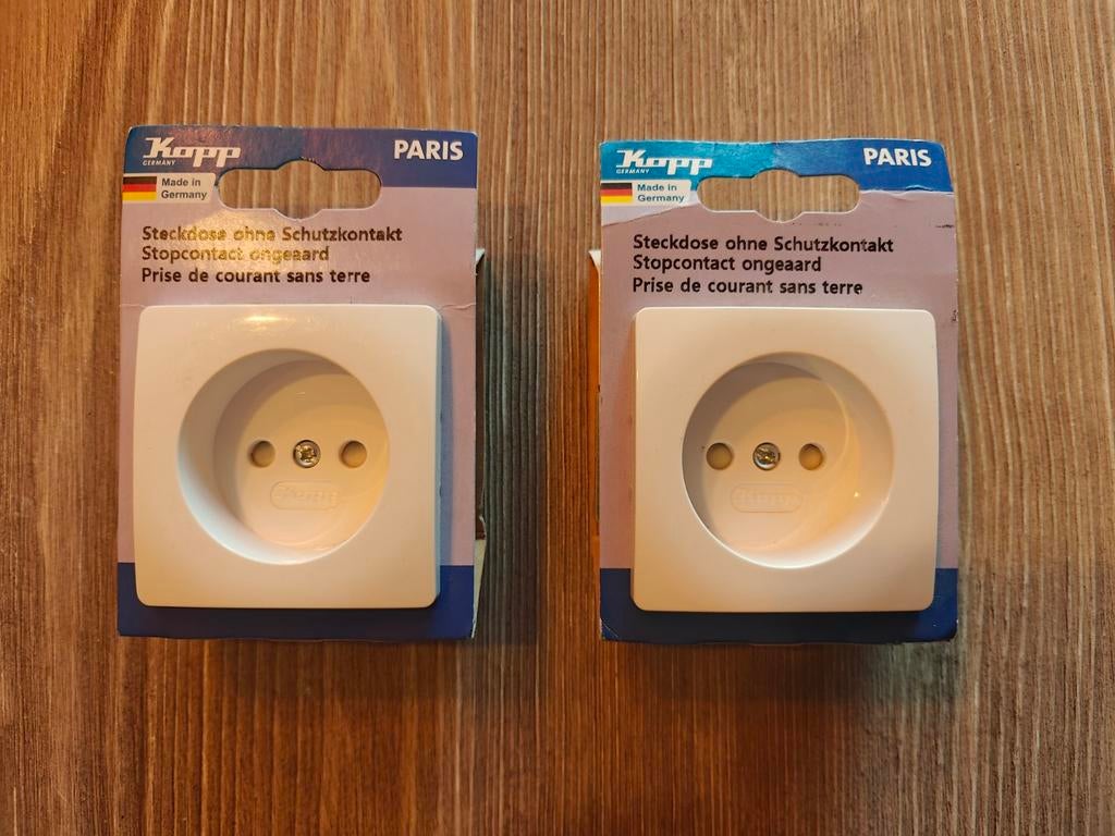 2 Kopp stopcontacten Paris 1-voudig arctic., Ophalen of Verzenden, Zo goed als nieuw