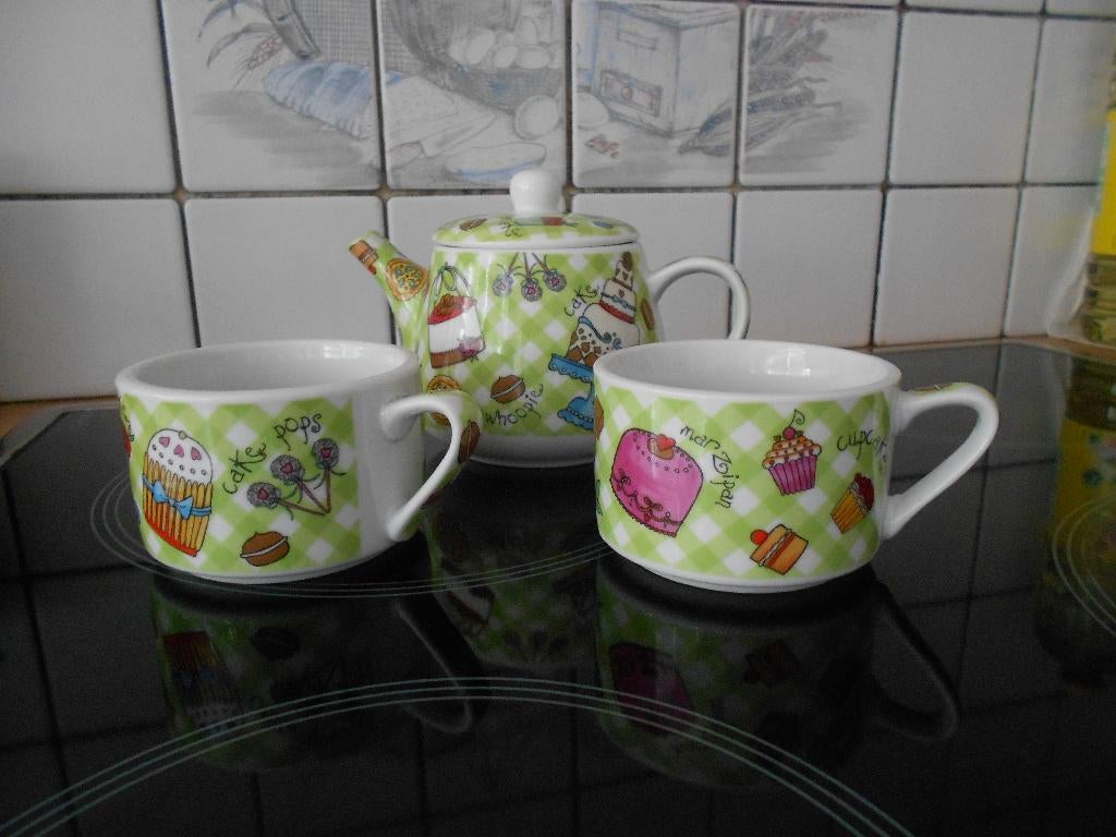 kleine theepot met 2 kopjes cupcake party by Xenos, Ophalen, Gebruikt, Overige typen, Overige stijlen