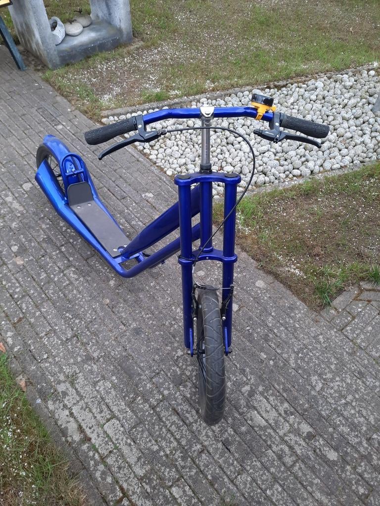 Mooie unieke blauwe step, Fietsen en Brommers, Steps, Ophalen, Zo goed als nieuw