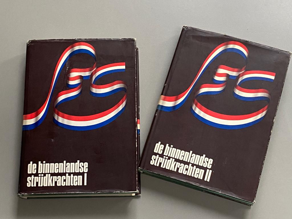 De Binnenlandse Strijdkrachten 1940 - 1945 Twee delen, Boeken, Tweede Wereldoorlog, Ophalen of Verzenden, Zo goed als nieuw, Overige onderwerpen