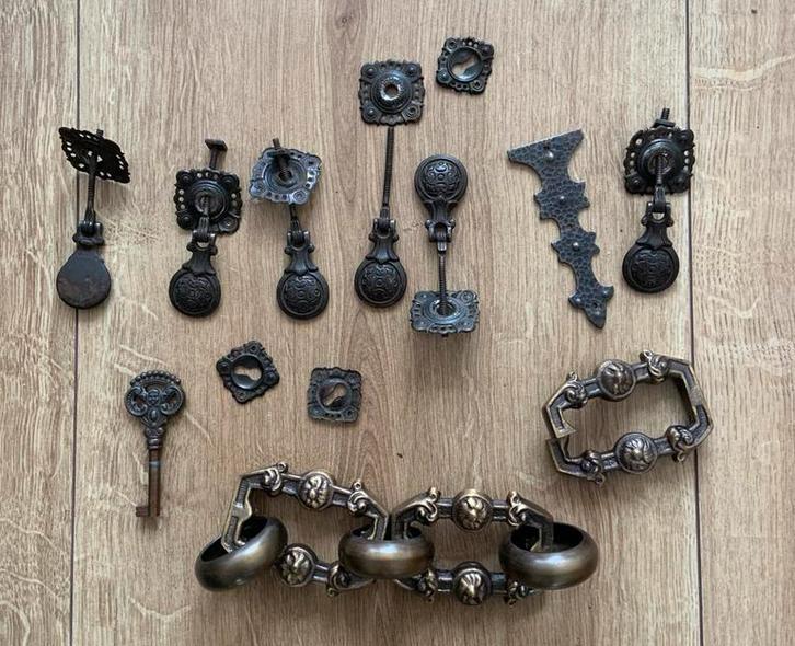 Oude antiek brocante hang en sluitwerk en sleutel engelenkop, Ophalen of Verzenden, Koper