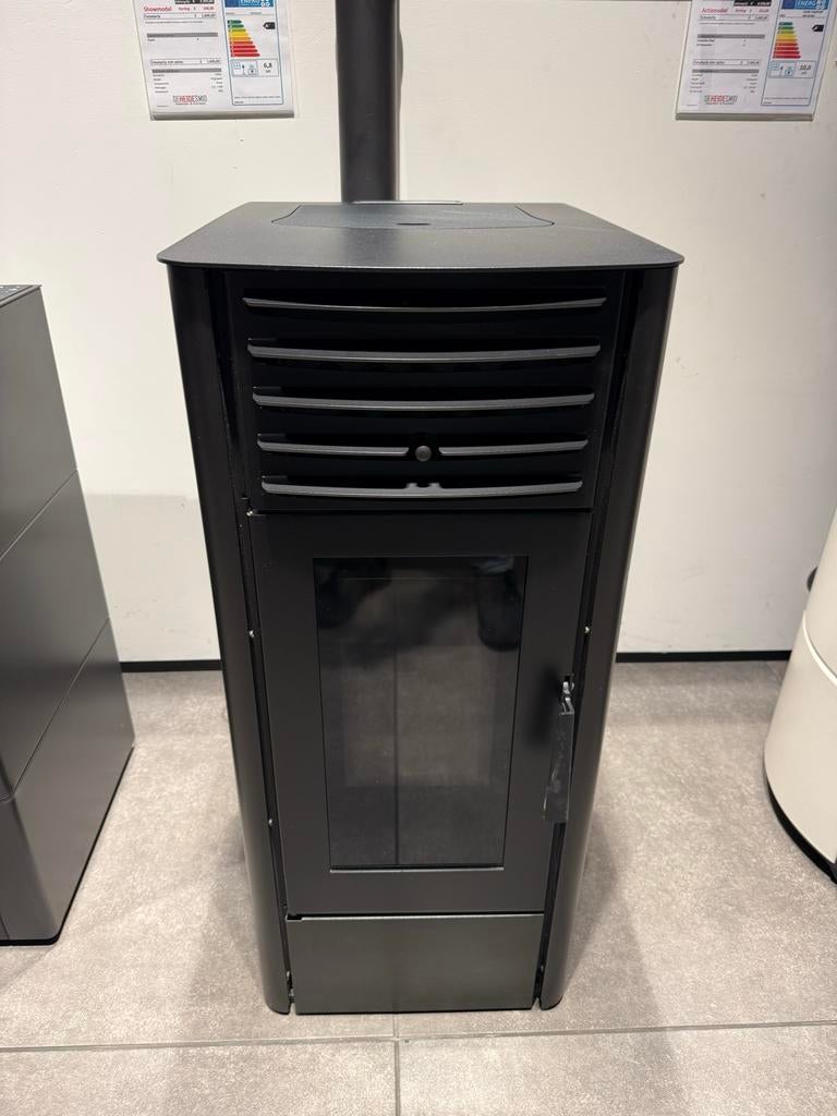 Montraux Pelletkachel Showmodel Vrijstaand, Ophalen, Overige brandstoffen, Montraux, Zo goed als nieuw