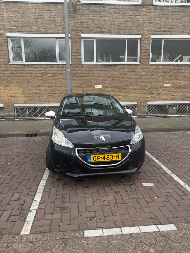 Peugeot 208 1.0 VTI 50KW/68PK 5-D 2015 Zwart, Auto's, Peugeot, Voorwielaandrijving, 450 kg, Origineel Nederlands, 24 km/l