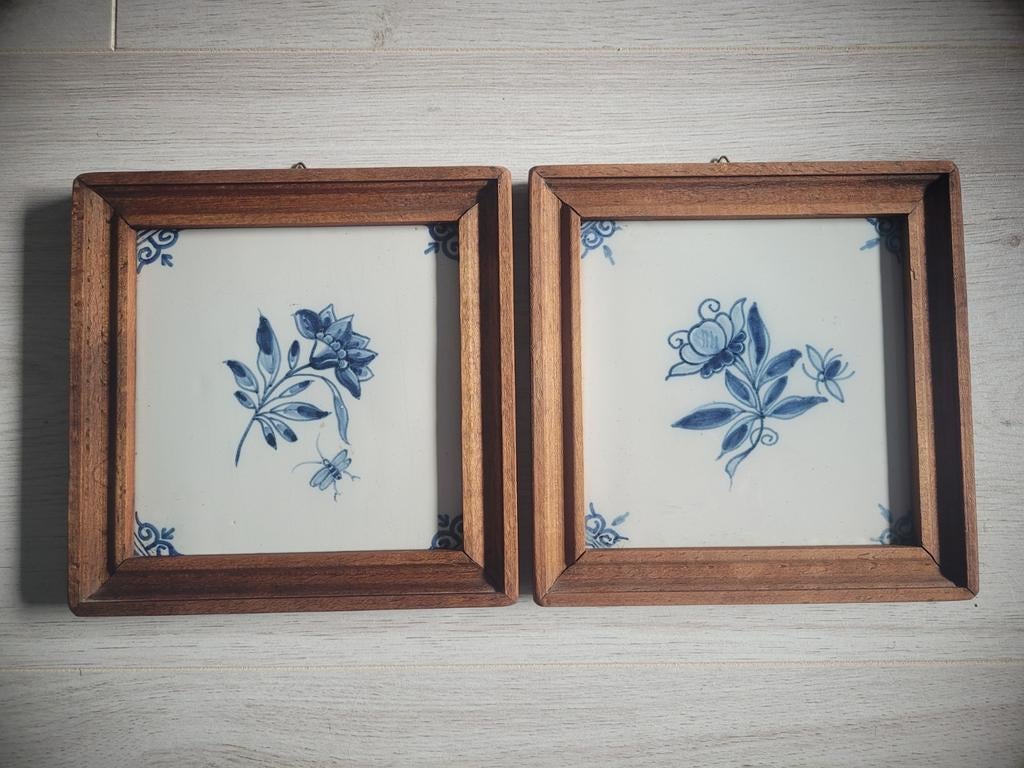 2 Oudhollandse tegels, Makkumer aardewerk, Ophalen of Verzenden