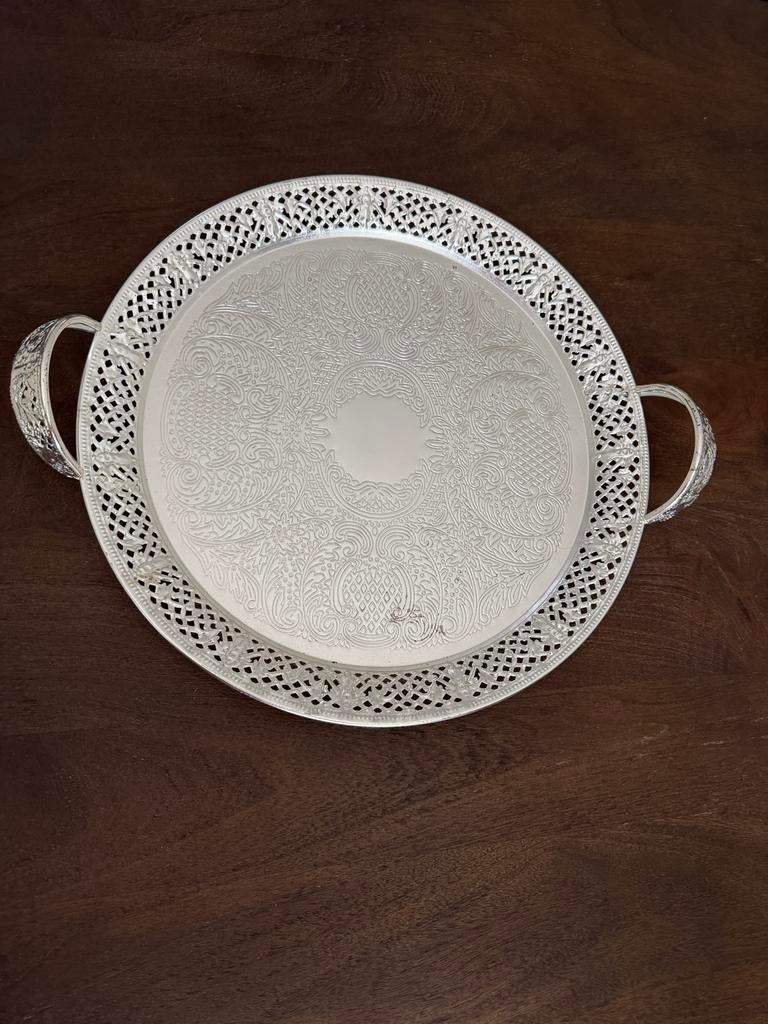 Decoratieve zilverkleurige dienblad met handvatten, Huis en Inrichting, Ophalen of Verzenden, Zo goed als nieuw, Rond, Metaal