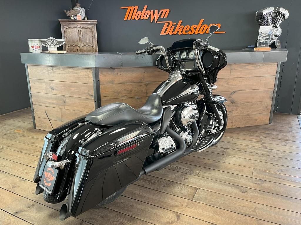 Harley Davidson FLHXS 103Ci Streetglide Special Vivid Black - foto 2
