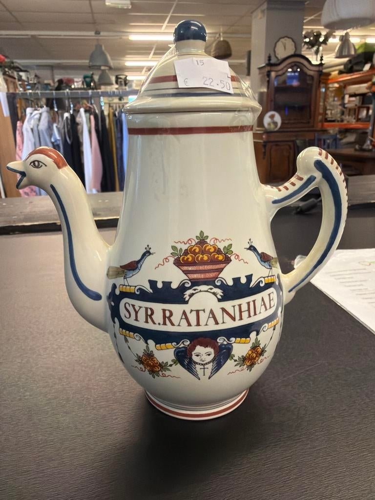 Antieke keramische kan met vogeluitloop en decoratie, Ophalen