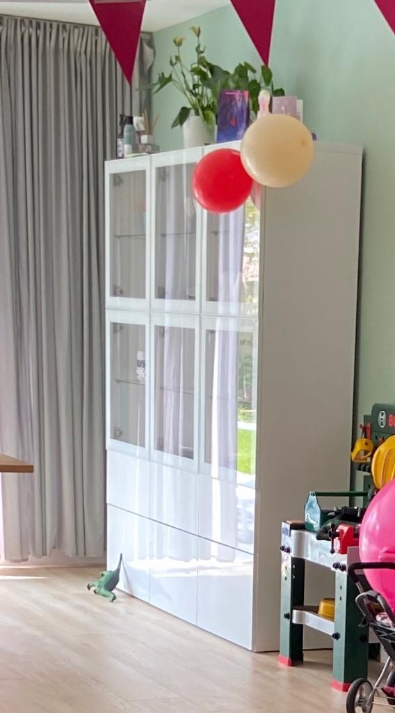 Besta vitrine kasten wit, Ophalen, 150 tot 200 cm, Zo goed als nieuw, 150 tot 200 cm