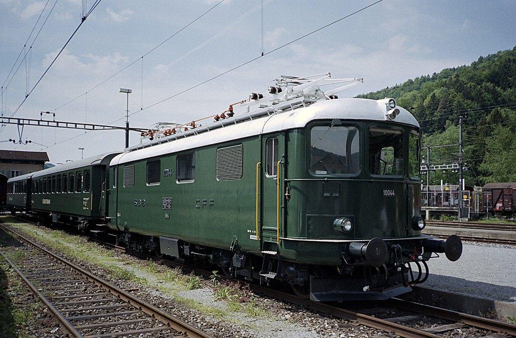 MARKLIN RE800 SBB metalen oldtimer loc Re 4/4 v. begin jr 50, Wisselstroom, Gebruikt, Locomotief, Ophalen of Verzenden
