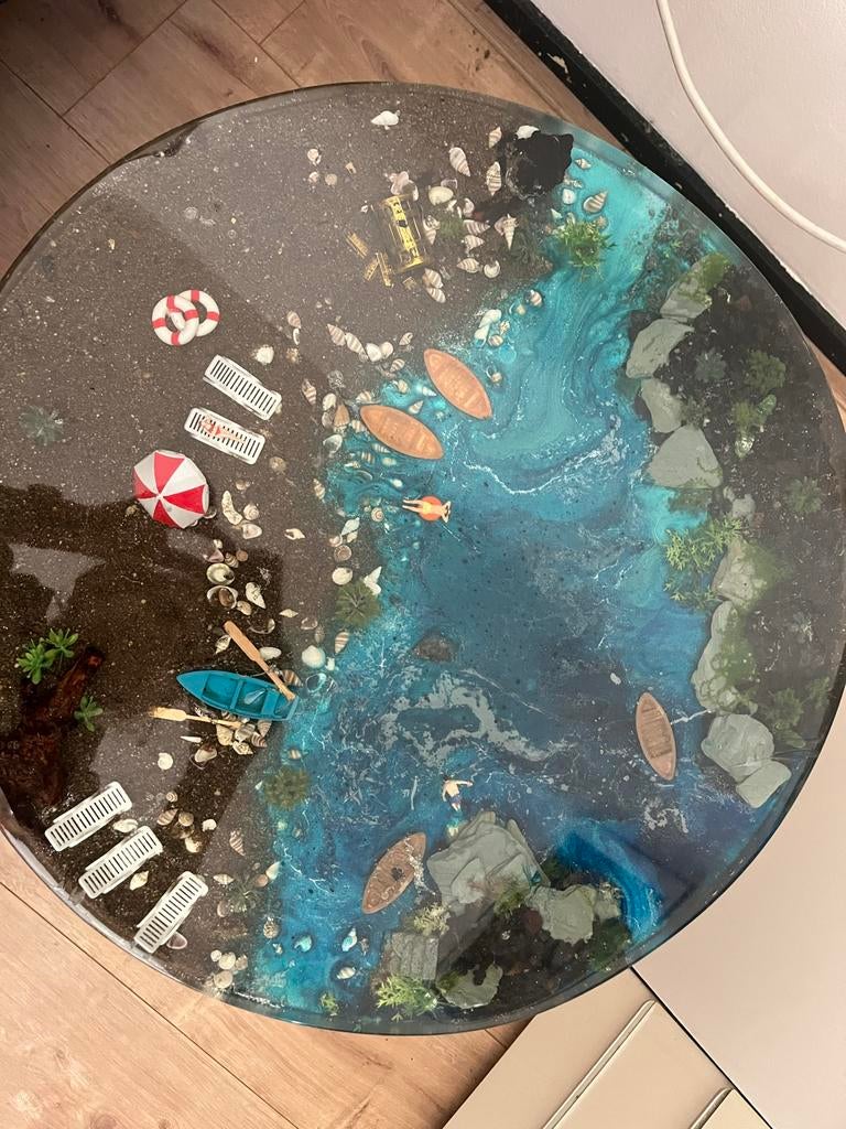 Uniek Epoxy Tafeltje met Strandthema - Handgemaakt Design, Kunststof, Rond, Ophalen of Verzenden, Zo goed als nieuw