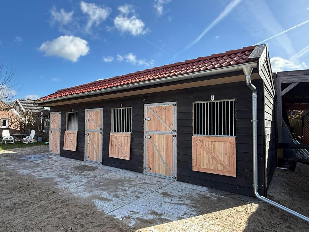 3 stallen van 3.00 x 3.50 m met dakpannen, Stalling, 2 of 3 paarden of pony's