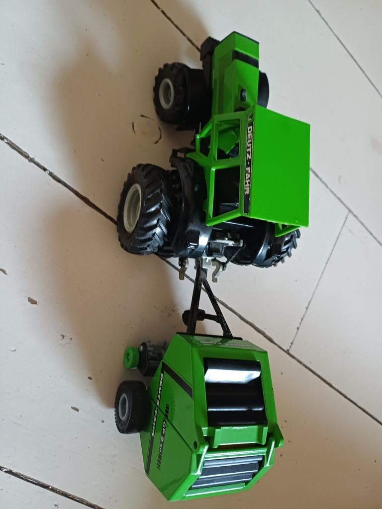Miniatuur tractor Deutz DX4.70 en Aanhanger GP2.50, Hobby en Vrije tijd, Modelauto's | 1:32, Ophalen of Verzenden, Tractor of Landbouw