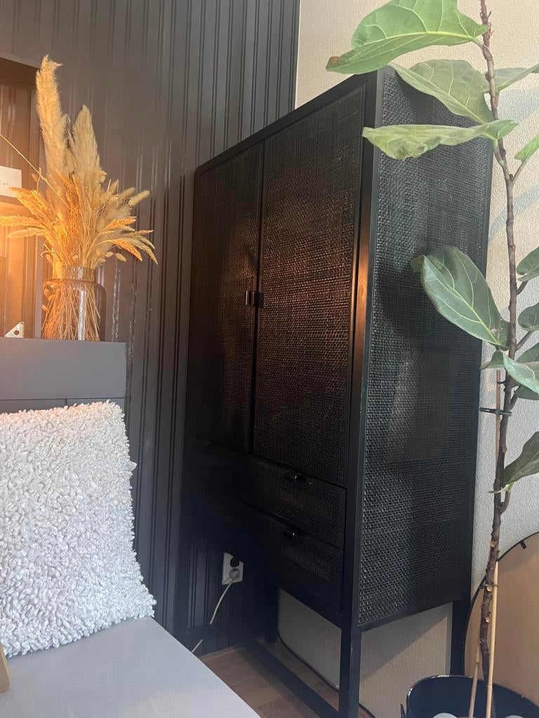 Zwarte Kast met Rotan Deuren en Lades, Huis en Inrichting, Gebruikt, Met lade(s), 150 tot 200 cm, 25 tot 50 cm