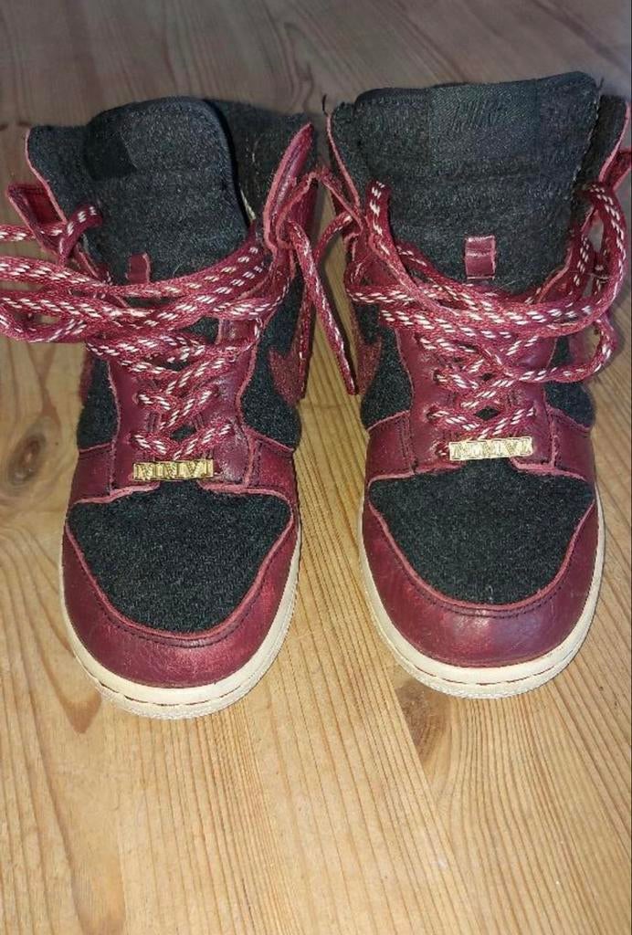 NIKE DUNK HIGH DESTROYER VINTAGE - Bordeaux/Zwart maat 38,5, Kleding | Dames, Schoenen, Zo goed als nieuw, Sneakers of Gympen