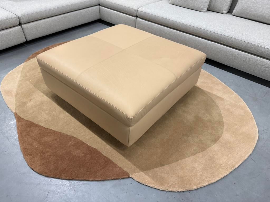 Showmodel Design on Stock Vilaz Hocker Loxton Fjord Leer 103, Leolux Harvink Jori Rolf Benz Gelderland Pode Eyye Montis, Vierkant