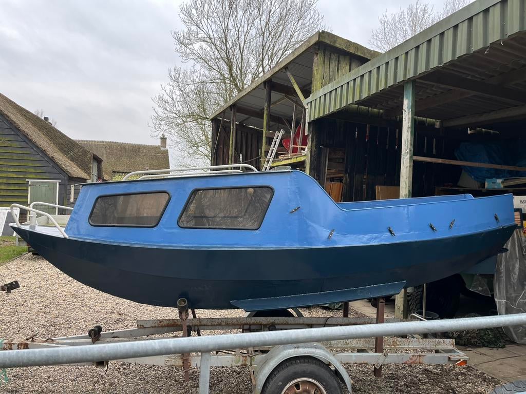 Te koop: Stalen kajuitboot, Ophalen, Staal, Zo goed als nieuw, Benzine