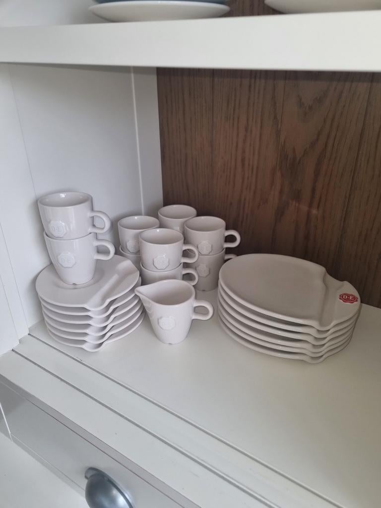 Douwe egberts kopjes en schotel/gebaks borden, Ophalen of Verzenden, Zo goed als nieuw, Overige stijlen, Kop(pen) en/of Schotel(s)
