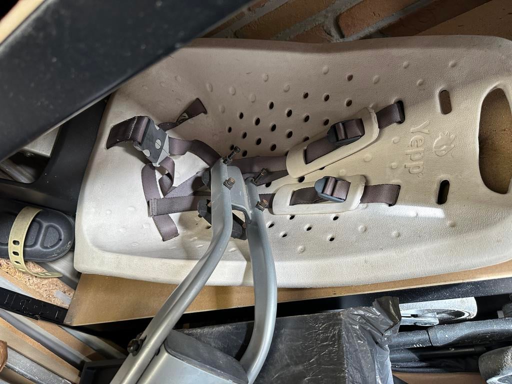 Yepp kinderzitje voor op de fiets - Zo goed als nieuw, Fietsen en Brommers, Fietsaccessoires | Fietsstoeltjes, Ophalen, Zo goed als nieuw