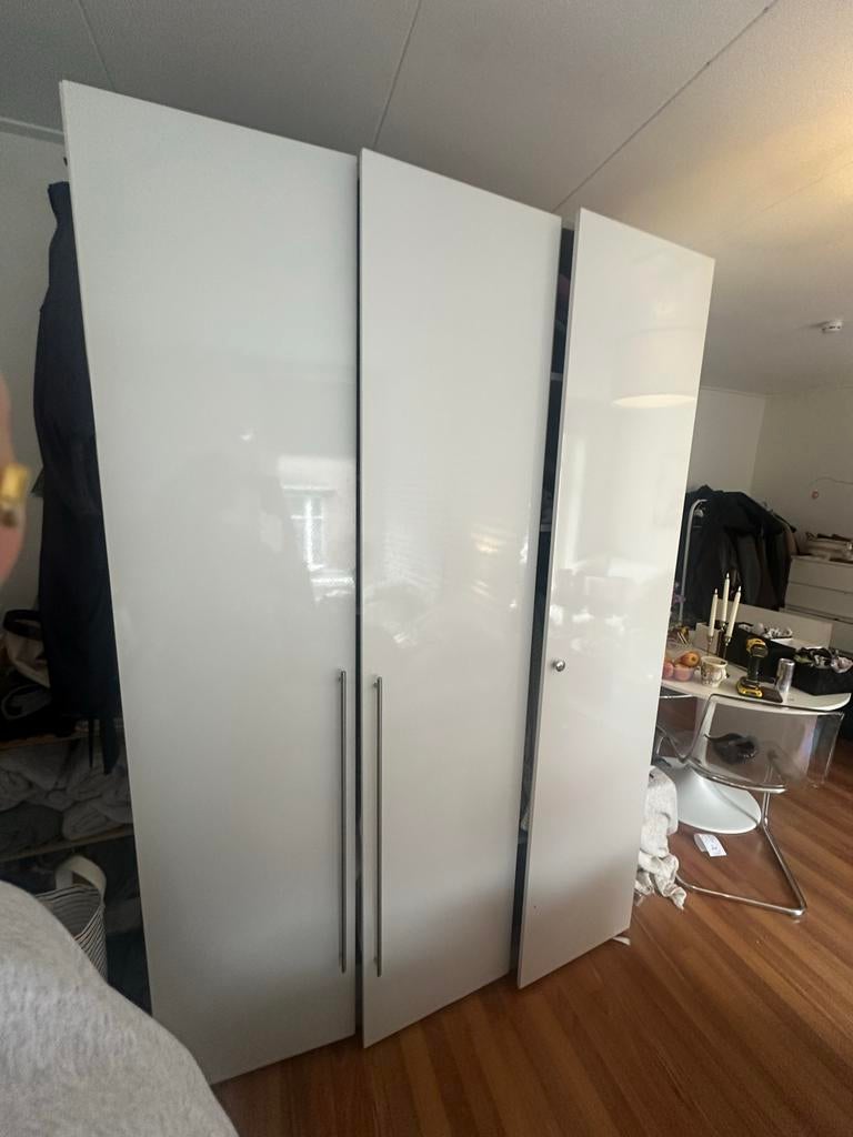 Gratis 3-deurs kledingkast (voor klusser of houtgebruik), Huis en Inrichting, Kasten | Kledingkasten, Ophalen, Gebruikt, 100 tot 150 cm