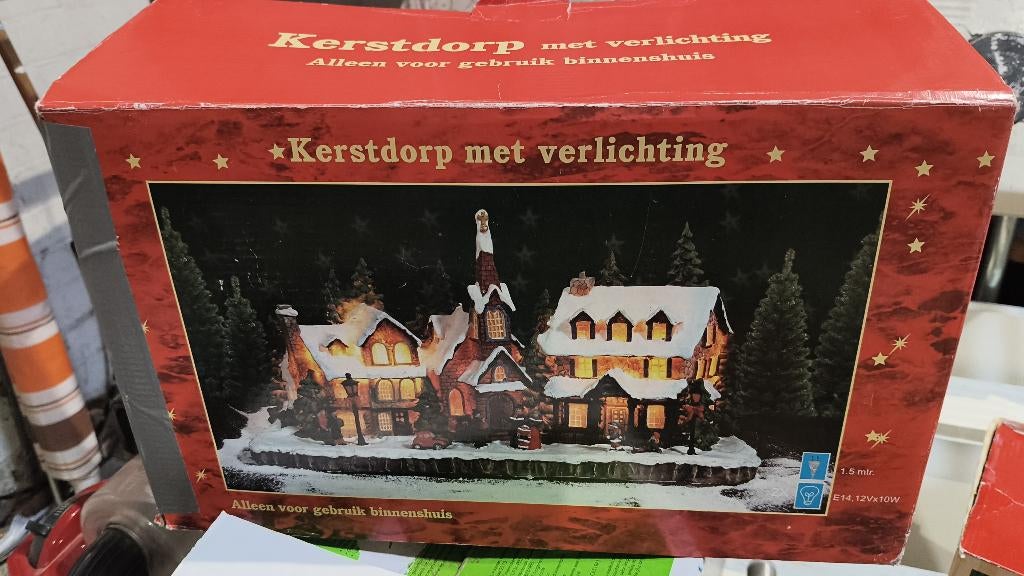 Verlicht kerstdorp met kerk en huizen, Diversen, Kerst, Ophalen of Verzenden, Gebruikt