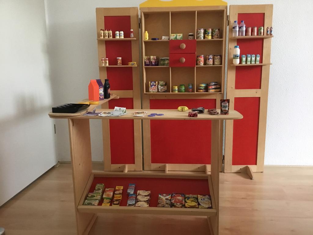 Te Koop: speelgoed winkeltje/poppenkast, Kinderen en Baby's, Speelgoed | Houten speelgoed, Ophalen, Gebruikt
