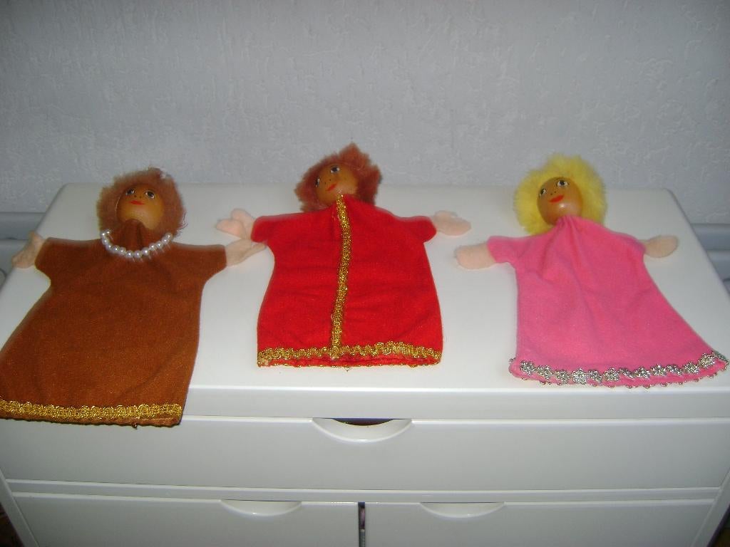 3poppenkastpoppen met houten hoofd met ketting hoed en kroon, Ophalen of Verzenden, Zo goed als nieuw, Overige typen