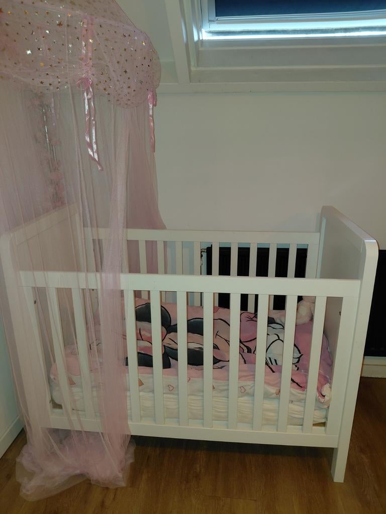 Ledikantje La Premiere Maison incl. matras, Kinderen en Baby's, Kinderkamer | Complete kinderkamers, Ophalen of Verzenden, Gebruikt
