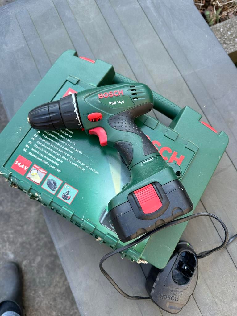 Bosch PSR 14,4 Accuboormachine met lader en koffer, Ophalen, Gebruikt, Minder dan 400 watt, Boor- en Schroefmachine