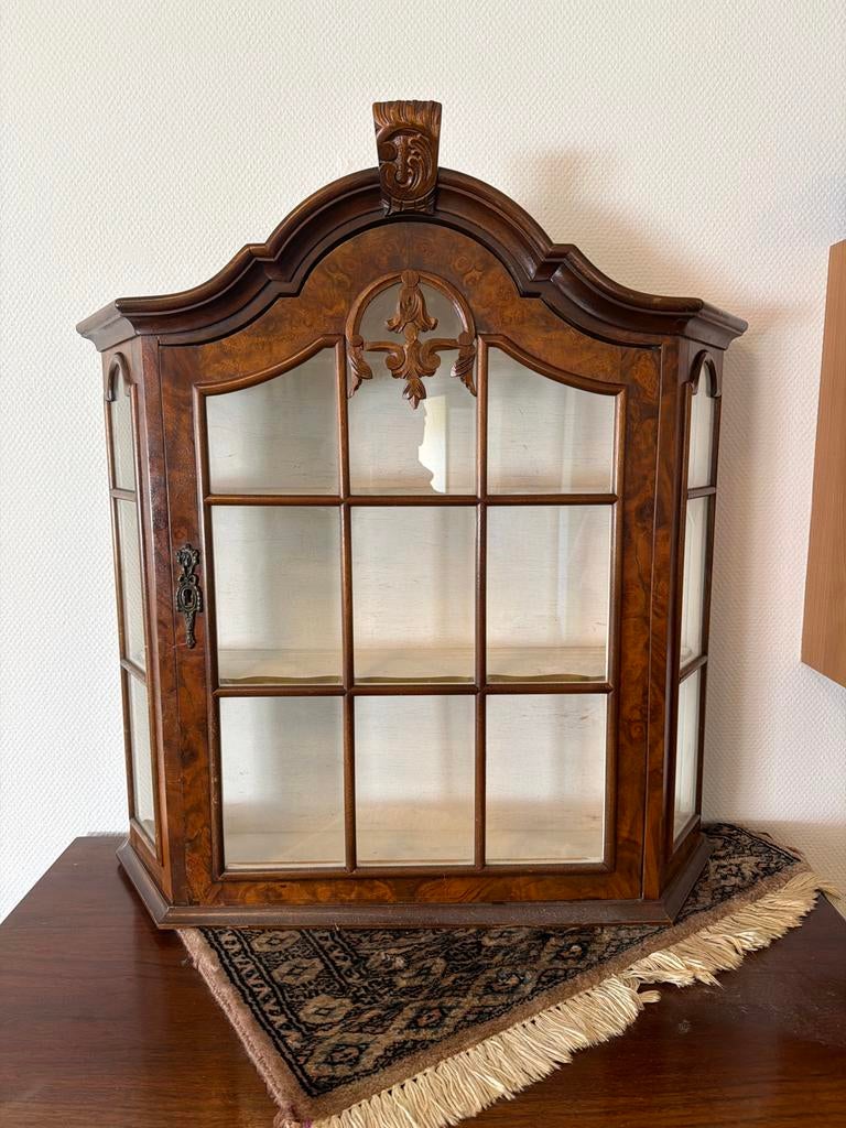 Houten vitrinekastje met glazen deuren, Huis en Inrichting, Kasten | Vitrinekasten, Gebruikt, Minder dan 100 cm, 25 tot 50 cm