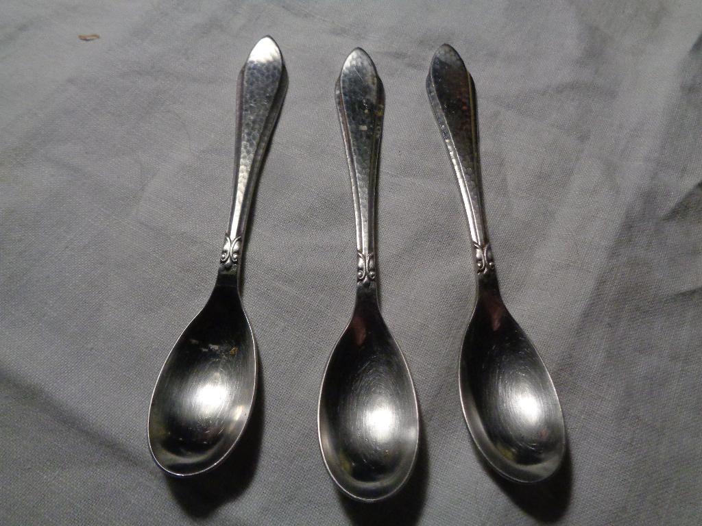 3 theelepels met hamerslag van gero zilmeta, Antiek en Kunst, Antiek | Bestek, Ophalen of Verzenden