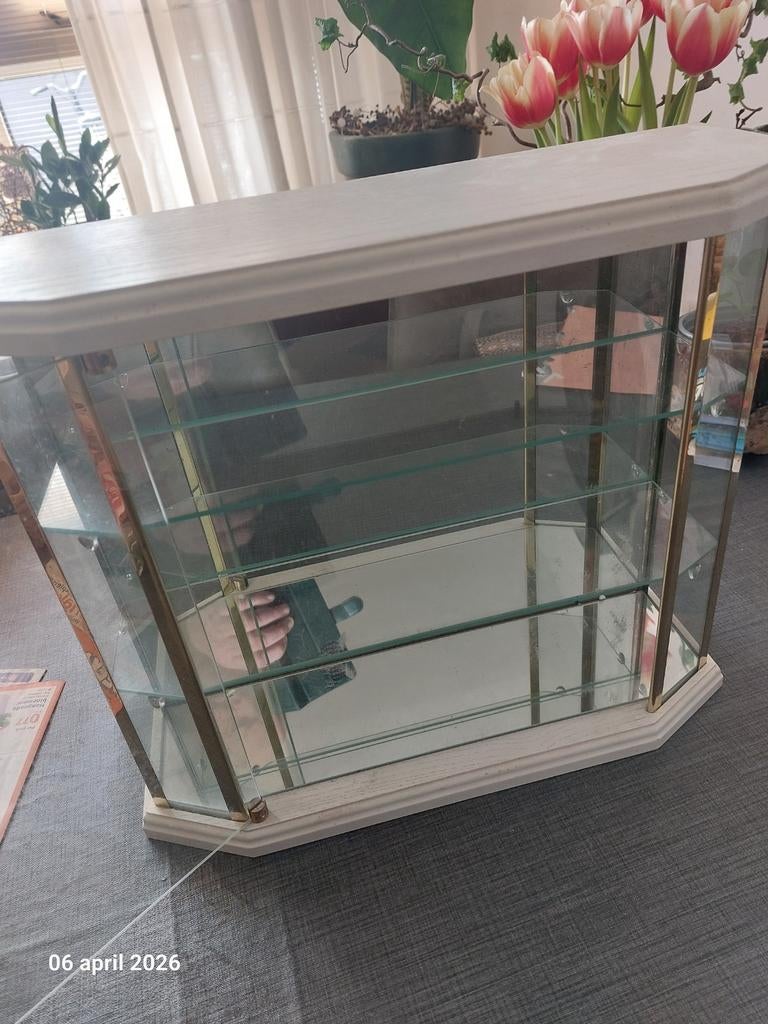 Glazen vitrinekastje met spiegel en planken, Huis en Inrichting, Kasten | Vitrinekasten, Met plank(en), Klassiek, Minder dan 100 cm