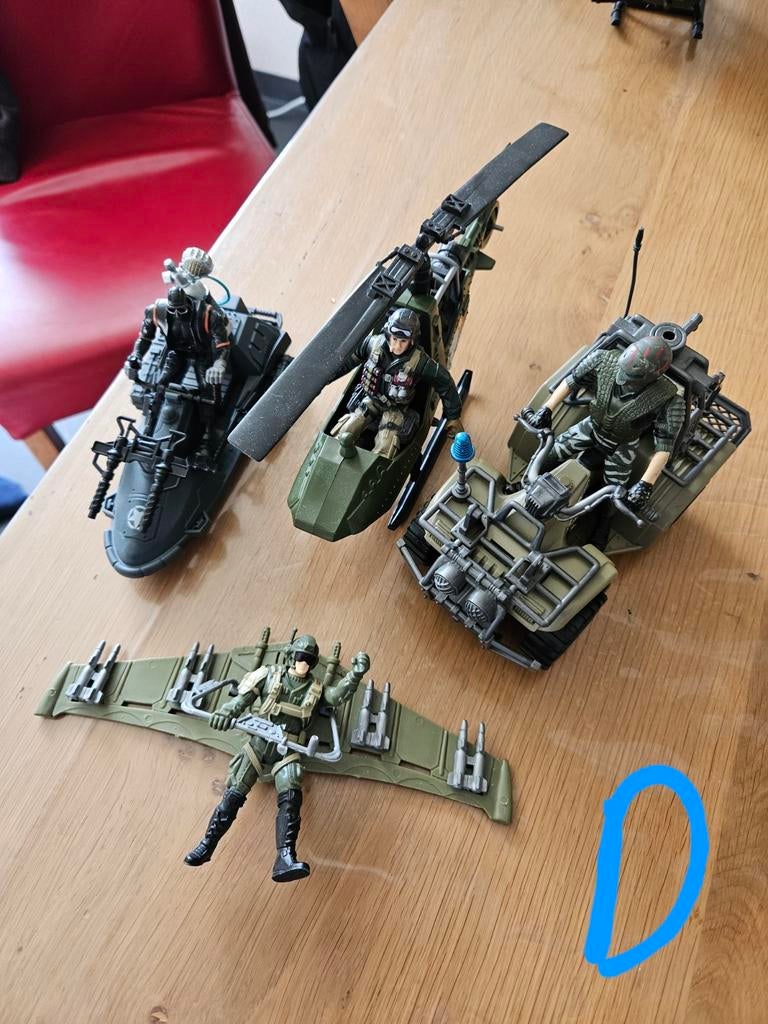 Actiefiguren met voertuigen - set van 4, Ophalen of Verzenden, Gebruikt