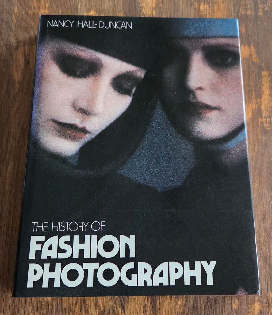 The history of fashion photography Nancy Hall-Duncan boek, Ophalen of Verzenden, Gelezen, Mode algemeen, Nancy Hall-Duncan