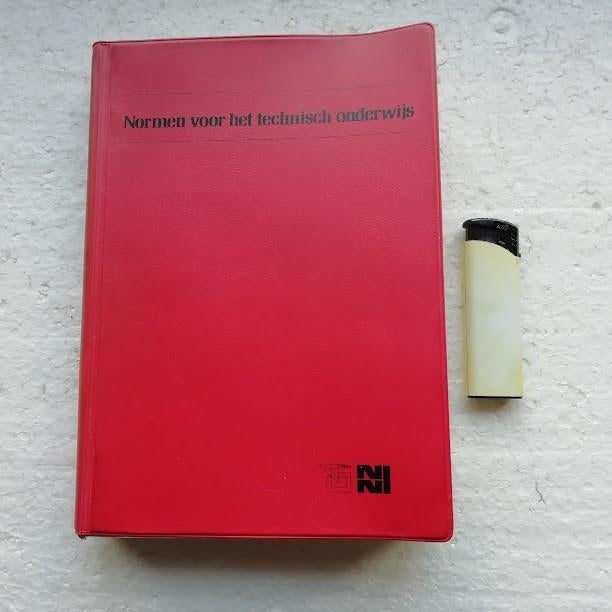Normen voor het technisch onderwijs NEN bundel 7  uit 1975, Boeken, Ophalen of Verzenden, Gelezen