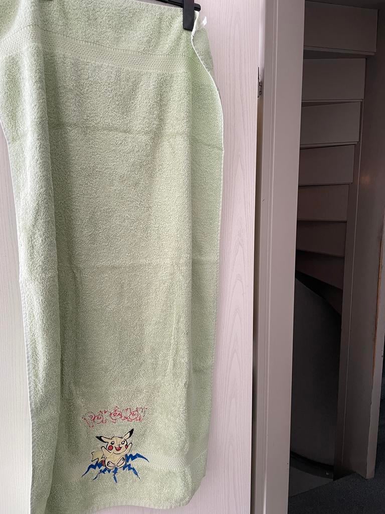 Pokemon Badlaken  zacht groen zie op foto’s, Ophalen of Verzenden, Zo goed als nieuw, Groen, Handdoek