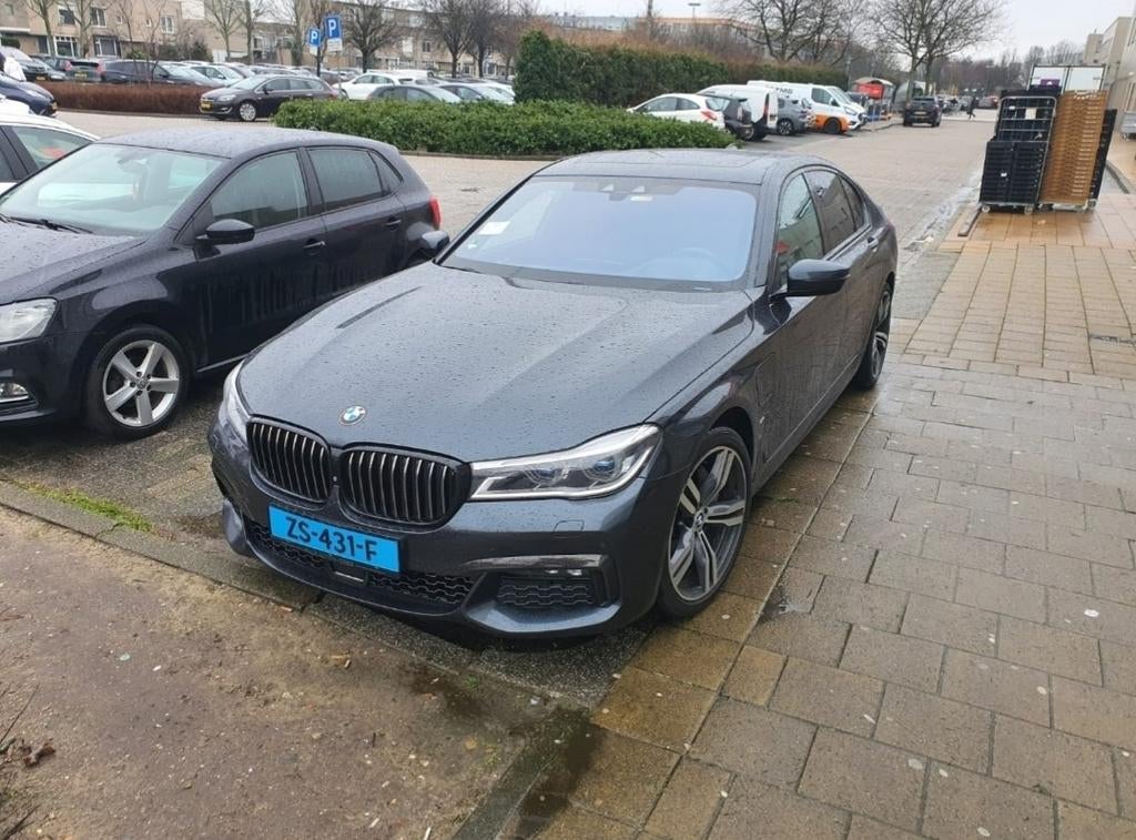 BMW 7-Serie 740e m-sport 326pk Iperformance Aut 2018 Grijs, Auto's, Automaat, 1998 cc, Achterwielaandrijving, Zwart