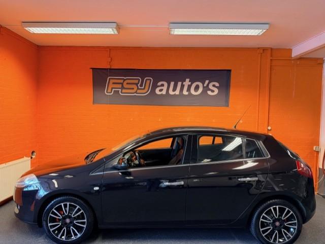 Fiat Bravo 1.4 T-JET / 5 DEURS / DYNAMIC-SPORT / VELE OPTIE', Voorwielaandrijving, Euro 5, Zwart, 4 cilinders