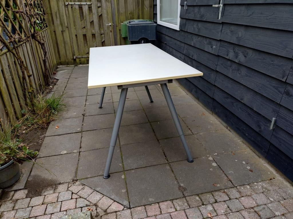 Groot verstelbaar bureau, Ophalen