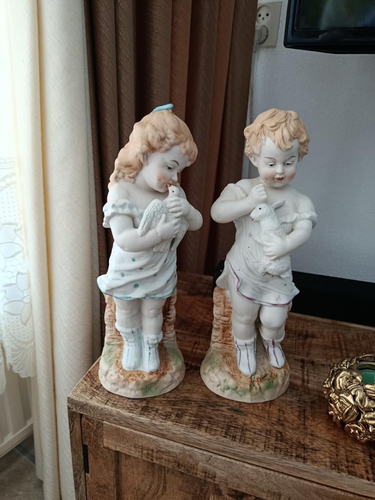 Twee beeldjes biscuit in zeer goede staat serieus bieden, Ophalen, Zo goed als nieuw