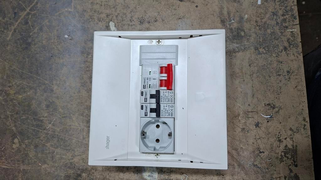 PV Verdeler met aardlekschakelaar en stopcontact, Ophalen of Verzenden, Gebruikt, Overige typen