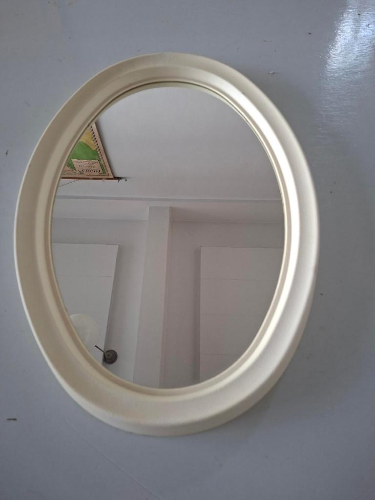 Vintage witte ovale spiegel space age jaren 60-70 design, Huis en Inrichting, Woonaccessoires | Spiegels, Minder dan 50 cm, Gebruikt