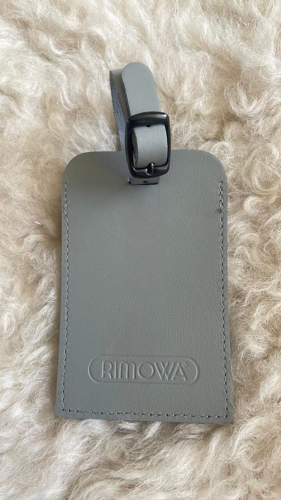 RIMOWA - nieuwe tag/bagagelabel - zacht grijs - leer, Nieuw, Ophalen of Verzenden, Minder dan 35 cm, Minder dan 50 cm